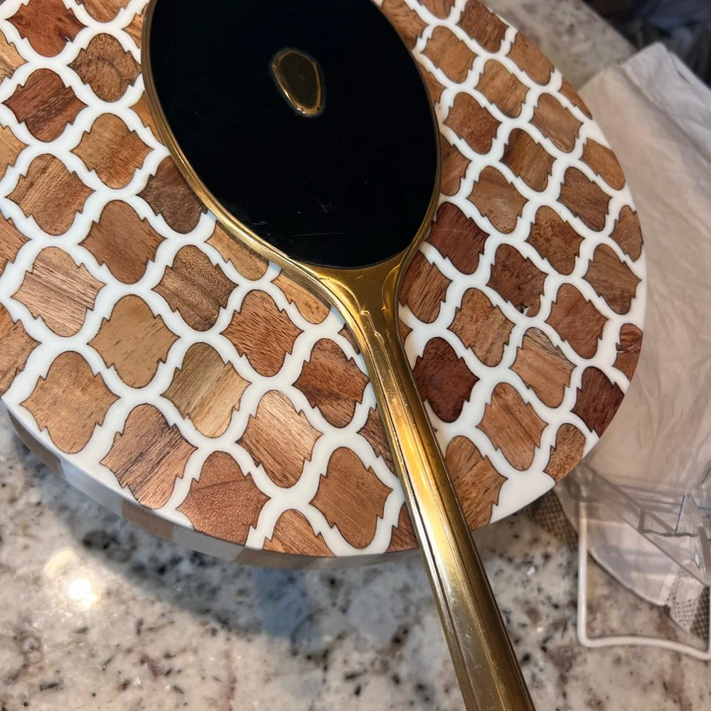 Elegant vanity handheld antique mirror excellent condition, see all pics.